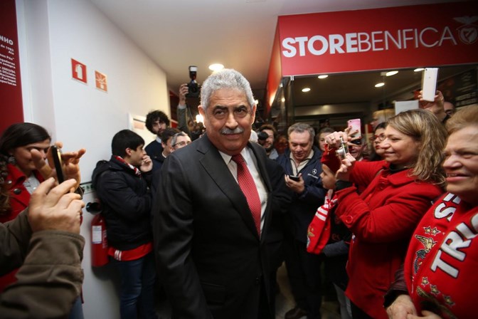 Benfica confirma buscas e pede audiência à Procuradora Geral da República Benfica confirma buscas e pede audiência à Procuradora Geral da República