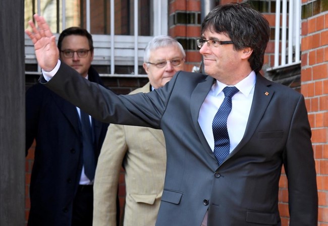 Puigdemont escolhe sucessor na presidência do Governo catalão Puigdemont escolhe sucessor na presidência do Governo catalão